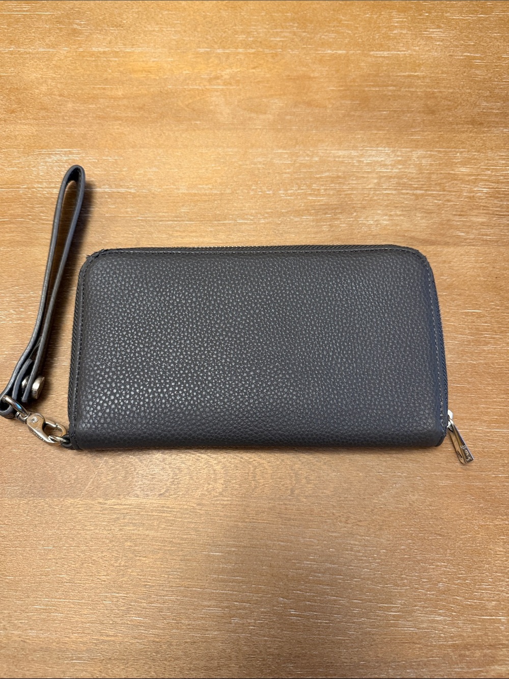 thirty-one Gray Pebbled Zip Wristlet